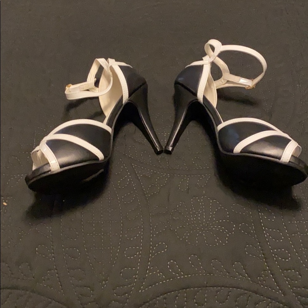 Ladies Heels - Picture 4 of 4